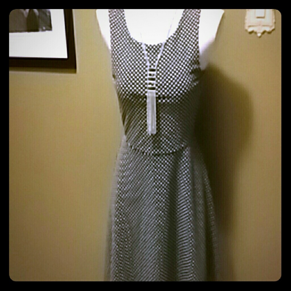 Beautiful pocket dot black and white mini dress.